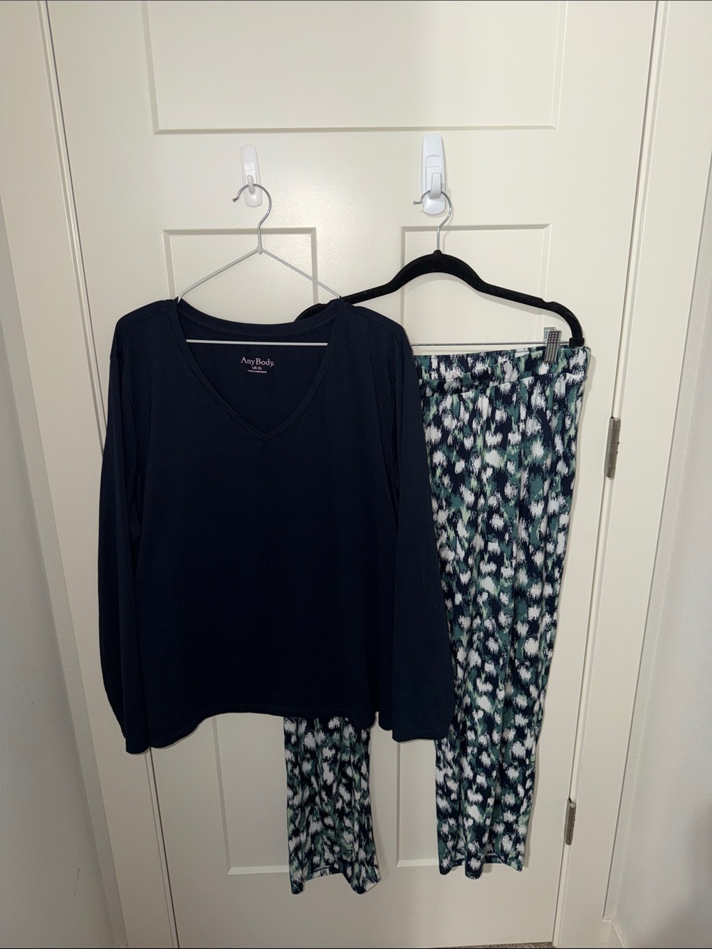 NWOT AnyBody Black V-Neck lounge/pj set MS5